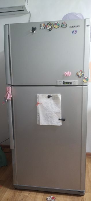 Холодильник , отлично работает