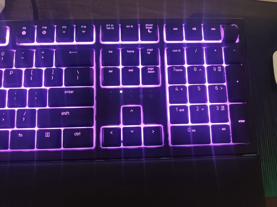 Геймърска клавиатура Razer Ornata V2
