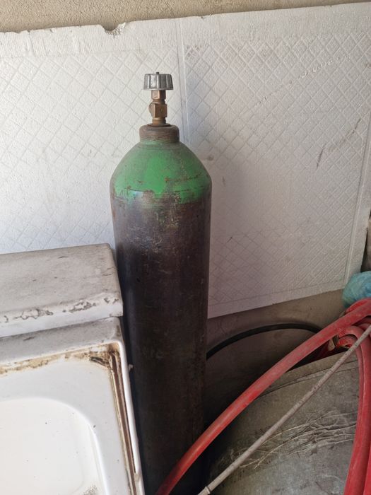 Резак, кислородные баллоны 3шт