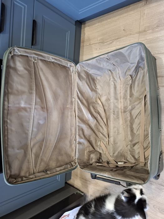 Продам чемодан 70×45×20см