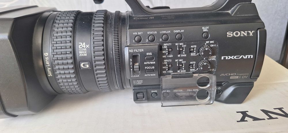 Продавам Sony HXR-NX100