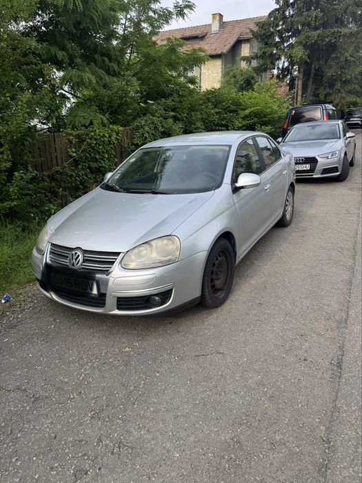 VOLKSWAGEN Jetta