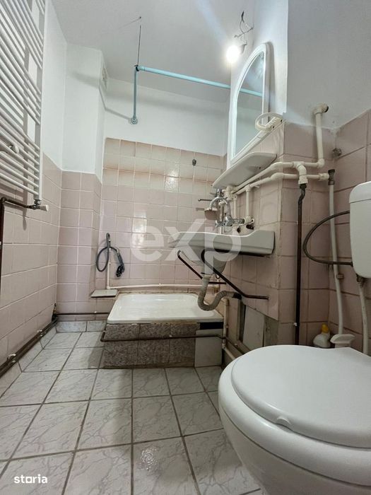 Vanzare 2 camere curat liber decomandat et 3 central Gaesti