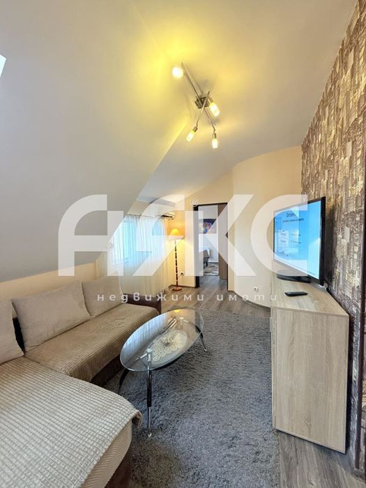 Дава се под наем Тристаен апартамент в София, Център - 74 кв.м за 698.19 € - Снимка #1