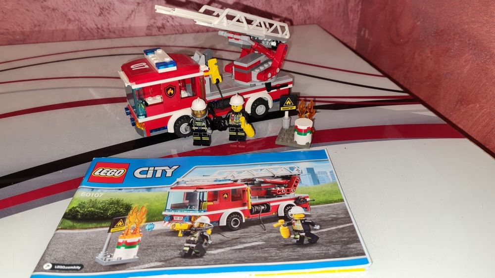 Lego city fire hot sale ladder truck 60107