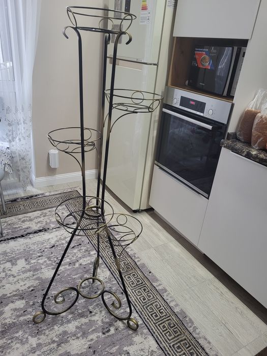 Продам подставку для цветов