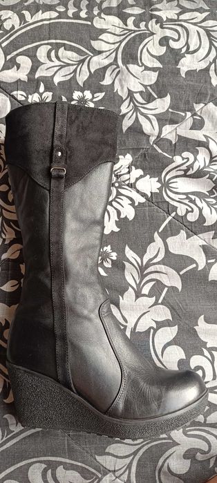 Ботуши от естествена кожа и велур на платформа