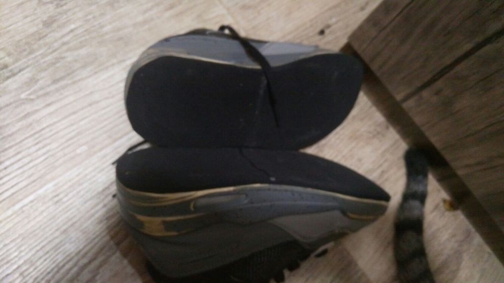 Кроссовки зимние с мехом и осенние две пары 39-40