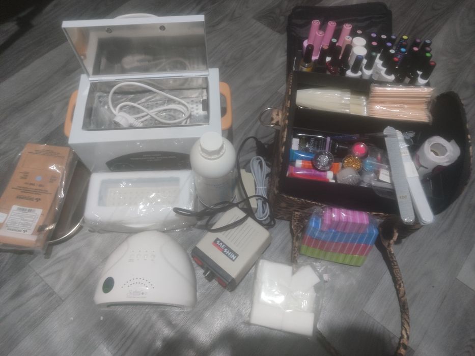 Продам набор для маникюра срочно