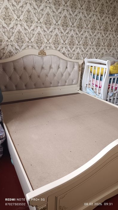 Спальный гарнитур сатылады.