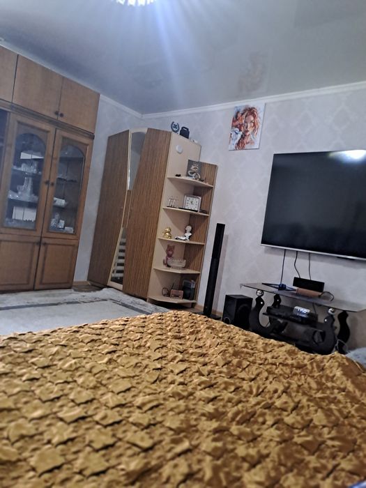 Продам  3-х  комнатную  квартиру.