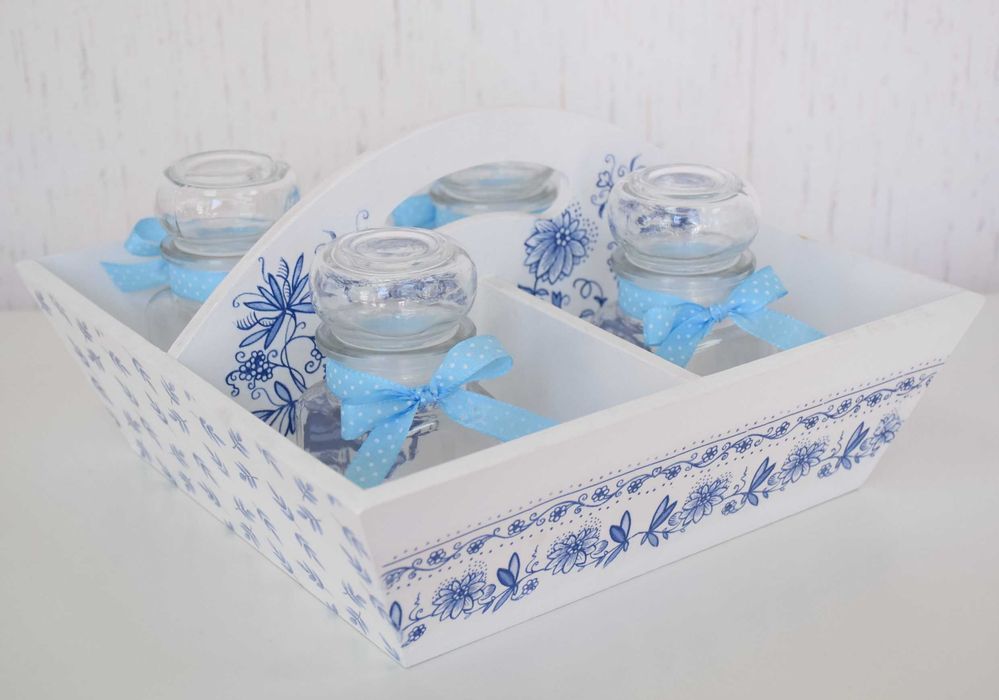 Tavita decorativa cu recipiente pentru condimente