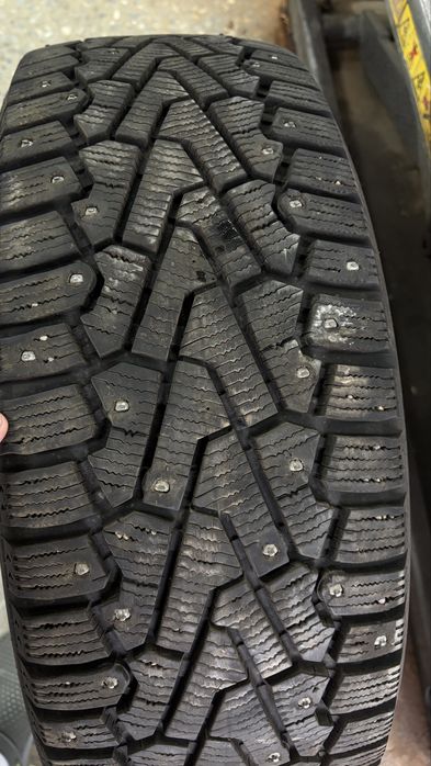 Продам зимний комплект резины Pirelli