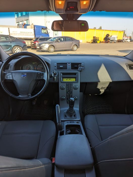 Vând  Volvo v50 an 2011