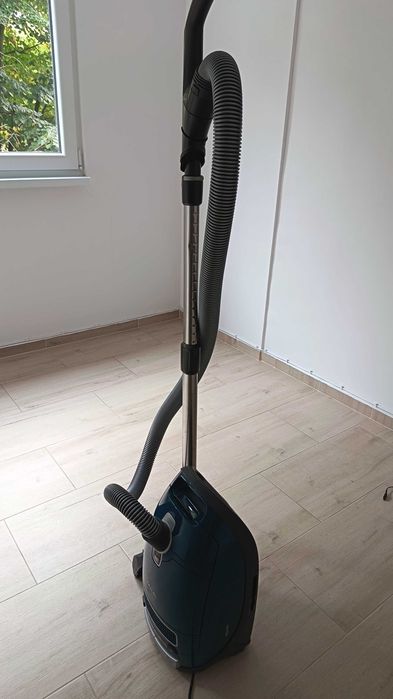 Прахосмукачка Miele C3 125 Edition Petrol