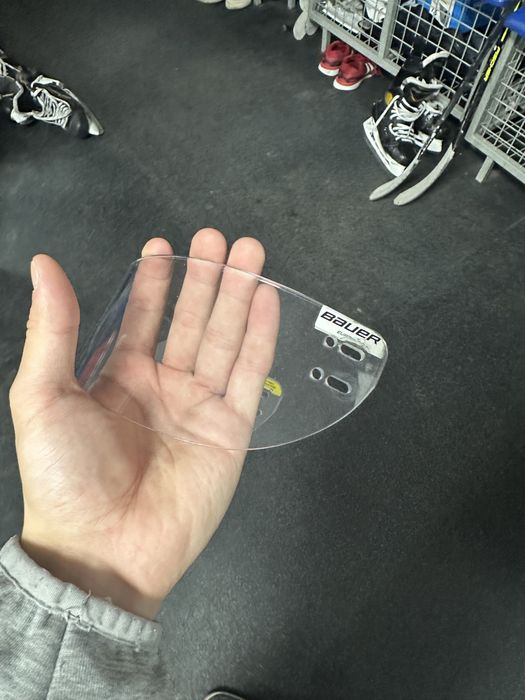 продам визор хоккейный бауер евро про