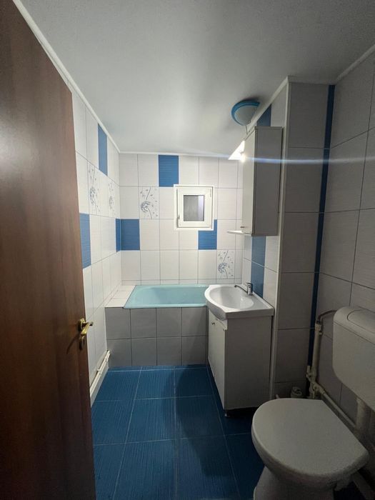 Închiriez apartament  2 camere,zona Buzaului, decomandat, etaj 1