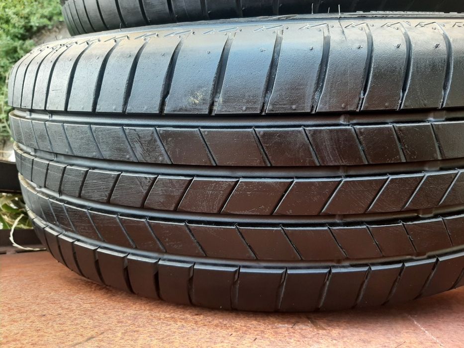 Продам шины 215/55/17 бриджистон