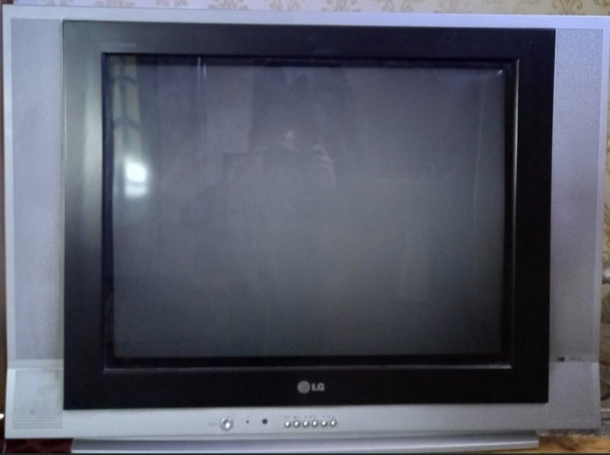 televizor eski model- SROCHNIY sotiladi