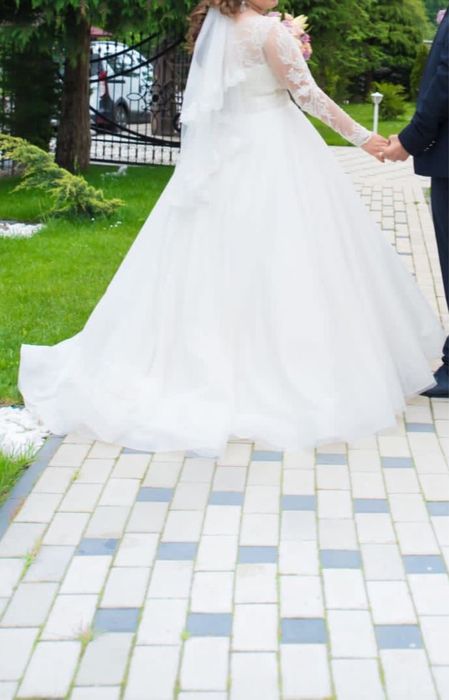 Vand rochie mireasa tip printesa cu corset