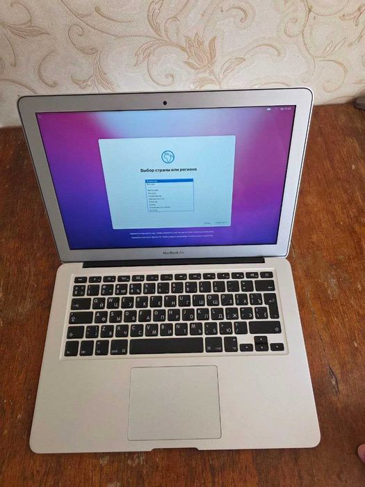 MacBook Air 13 (Early 2015) / i5