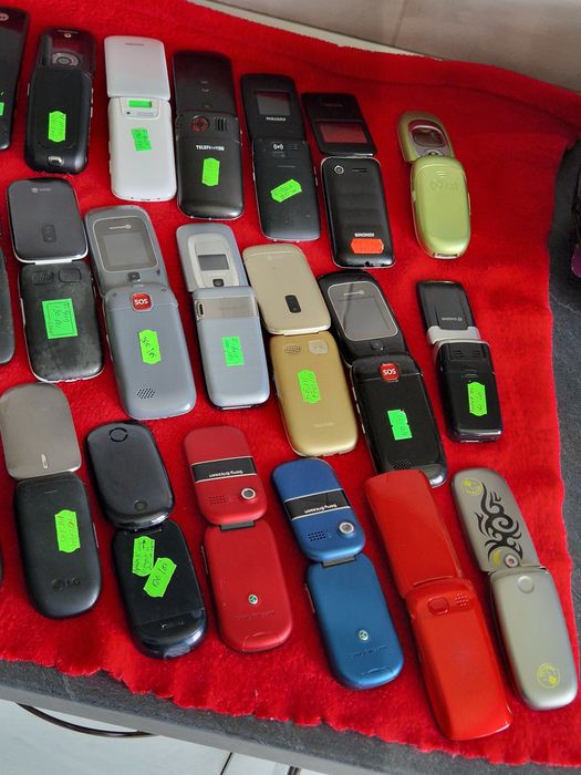 Telefon cu clapeta  perfect funcțional.  Pret/ bucata si in funcție de model