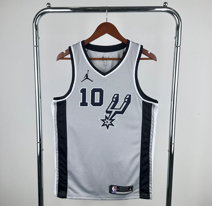 Maiouri de baschet cu San Antonio Spurs