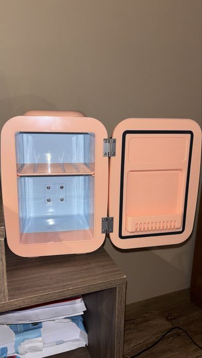 Meloni mini-frigider cosmetice