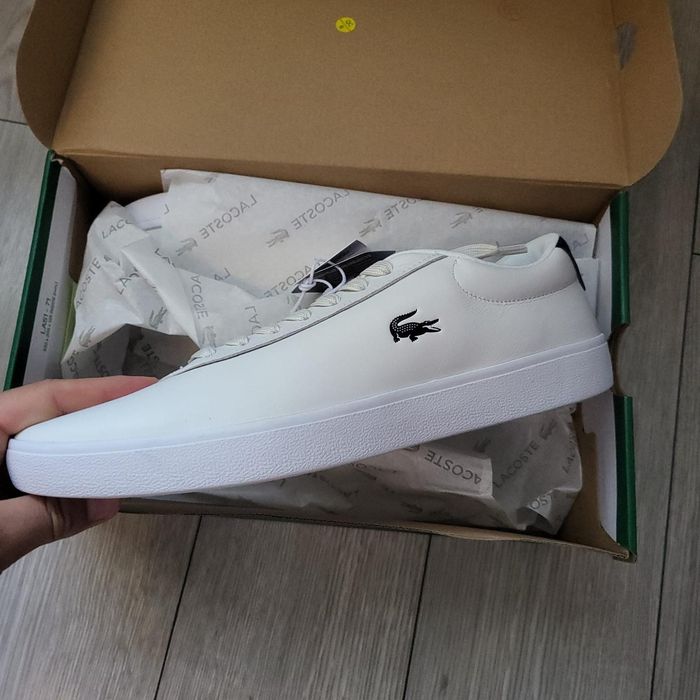 Adidasi lacoste ,la cutie