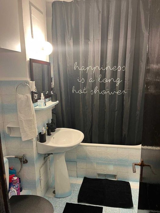 Vând apartament cu 3 camere, situat la parter  în zona  Lipovei