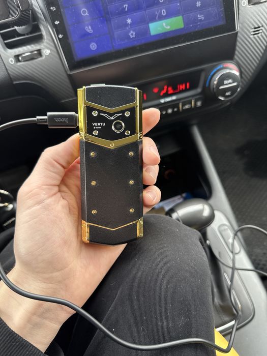 Продам телефон умеет менять голоса