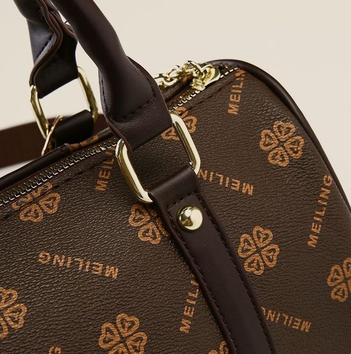 Женская сумка из эко кожи с брелком женский сумочка