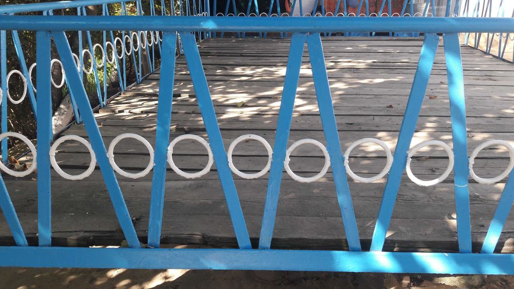 Тапчан из металла с полом 270×430 см большой.