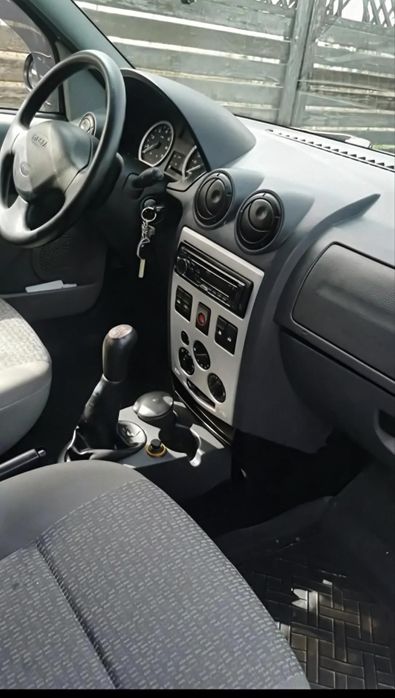 Vând Dacia Logan 1 4 benzină