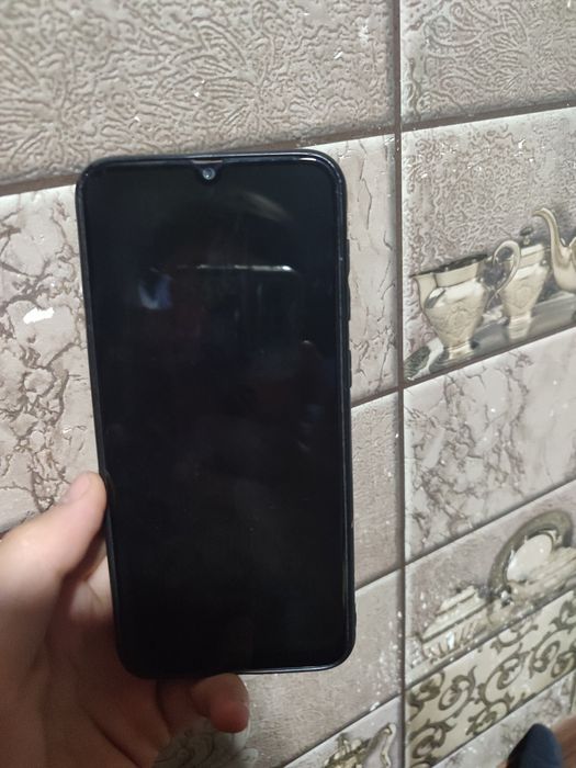 Telefon sotiladi Redmi 9  A30 holat alo aybi stiklo singan huyna ayb y