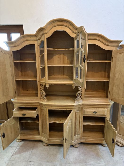 Vitrina din stejar masiv