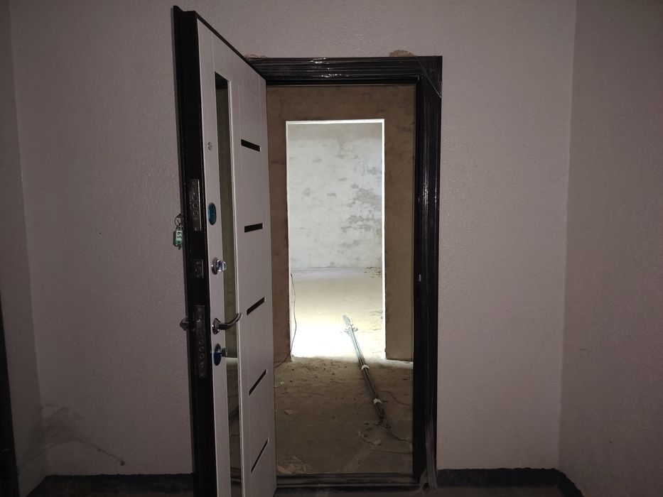 1 хоналик 42+42= 84 квадратлик дублекс квартира сотилади орентир 7 мик