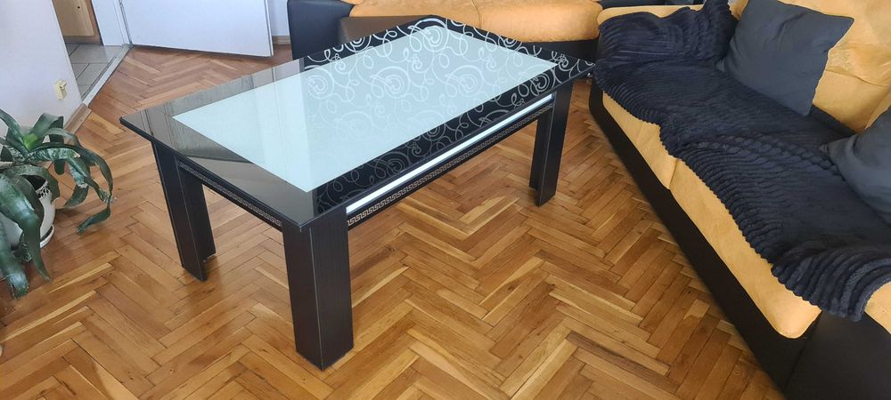 Версаче маса, разтегателна в перфектно състояние.(140х80 или 180х80)