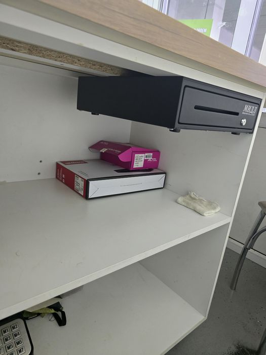 Продам кассовый стол