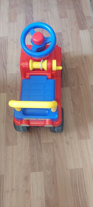 Продам детскую машинку "Талакар"