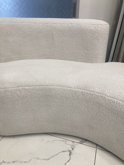 Нпродам диван интерьерный