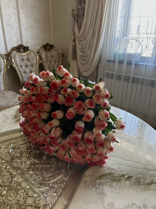 Пышный букет роз
