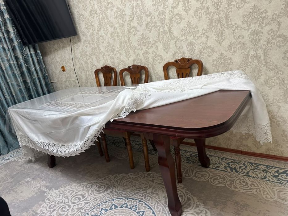 Стол для гостиной