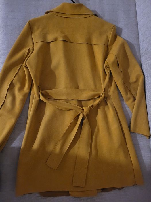 Дамско палто в цвят горчица