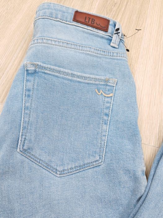 Продам джинсы новые оригинал