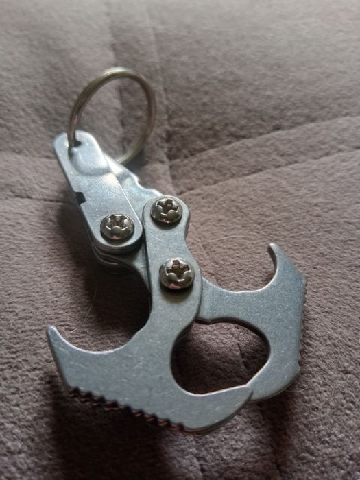 Брелок для поднятия предметов.