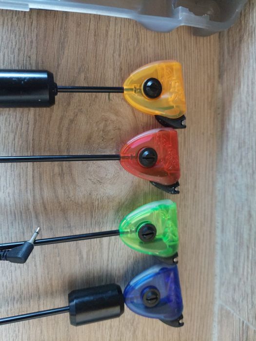 4+1 avertizori fox mr+, 4 swingere fox mk2 illuminated, 4 snag ears fox