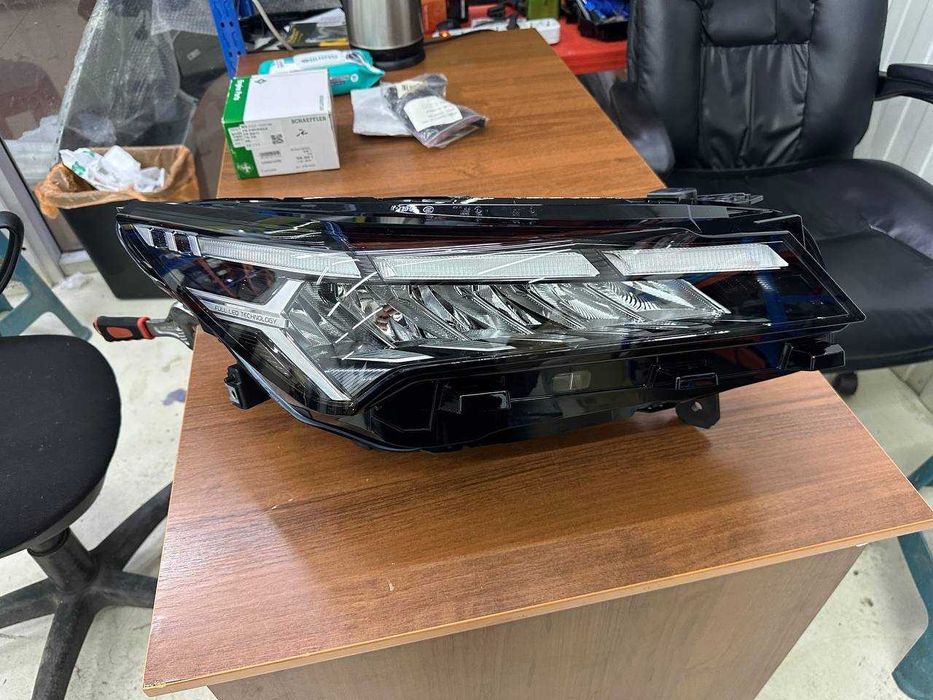 Фара Передняя новый