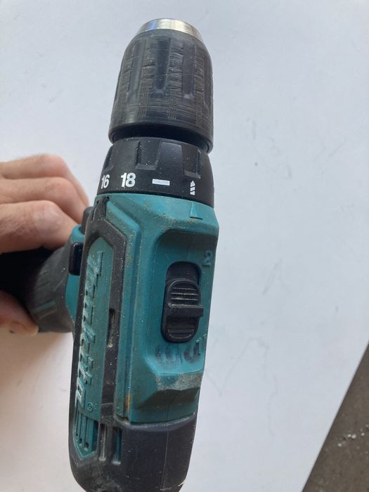 Autofiletanta Makita 10,8v  DF 331D  doar corp