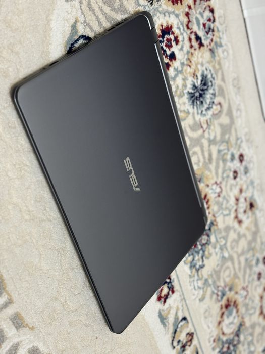 Ноутбук Asus в отличном состояний